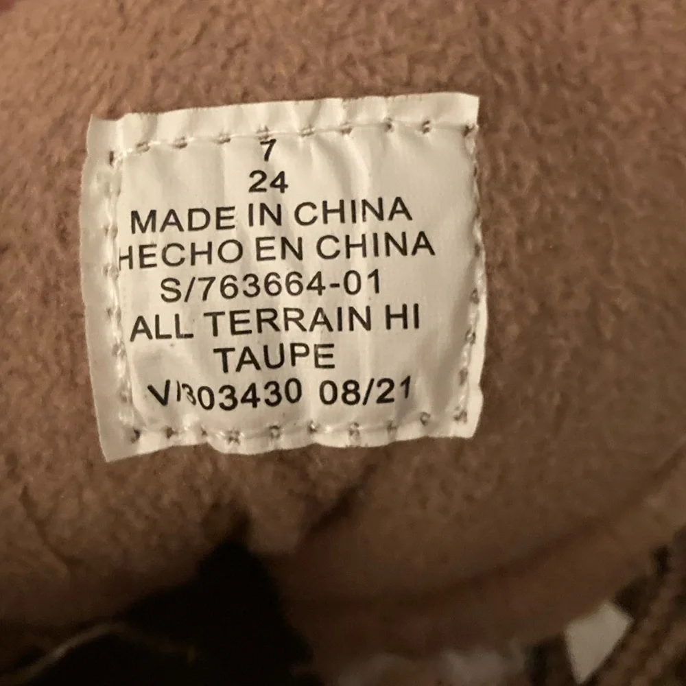 Old Navy Tan Winter Lace-Up Boots